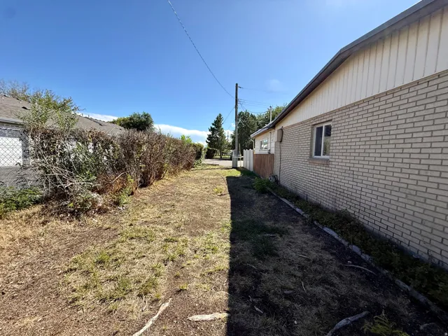 East Side yard
