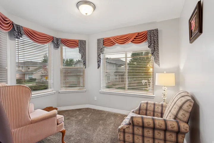 Bay window with multiple large windows, recessed ceiling light fixture, and wall-to-wall carpeting