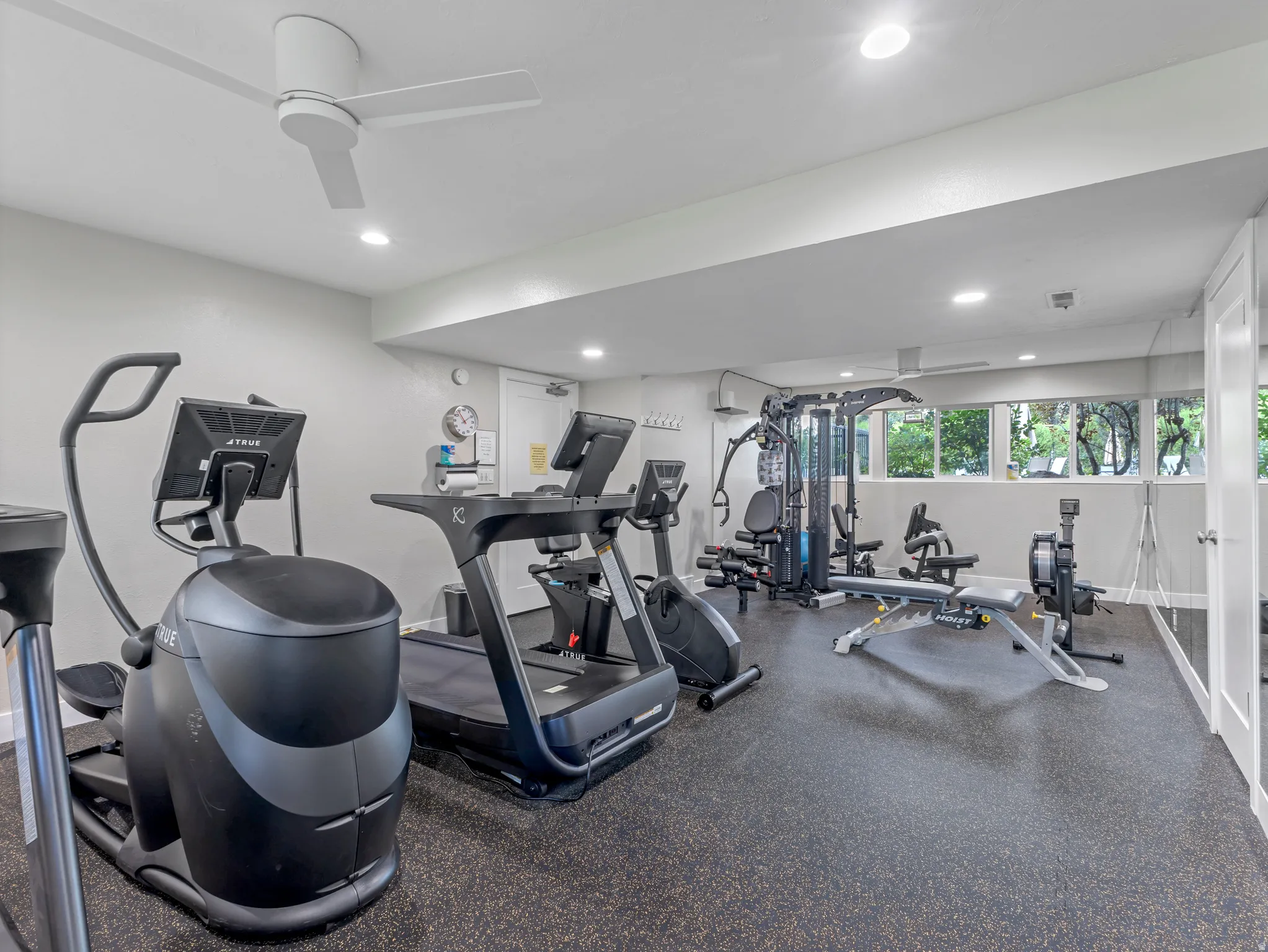 Dedicated fitness space featuring rubber flooring, recessed lighting, and a ceiling fan