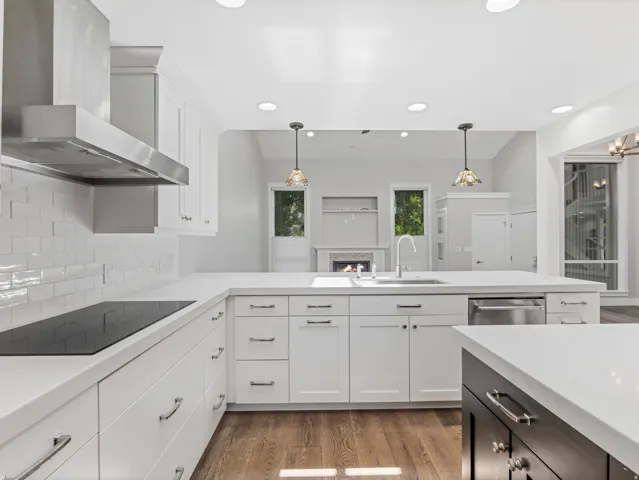 You're never isolated when you're in the Kitchen -- you can enjoy everyone's company