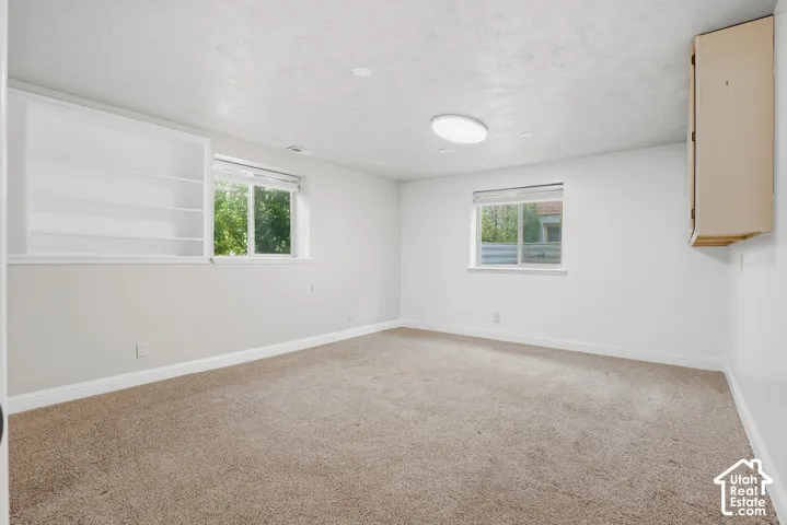 46 E Whitaker Cir, Kaysville, Utah 84037