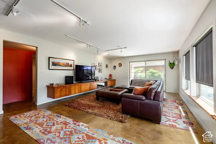 754 N Hilltop Rd, Salt Lake City, Utah 84103