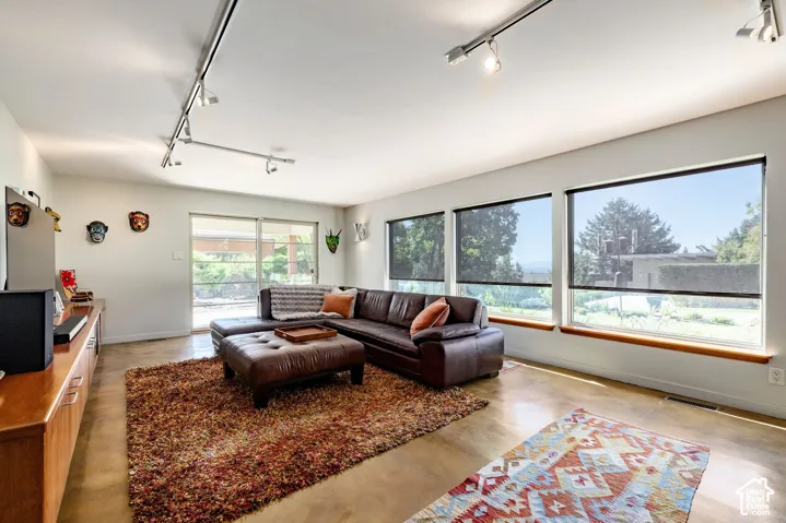 754 N Hilltop Rd, Salt Lake City, Utah 84103