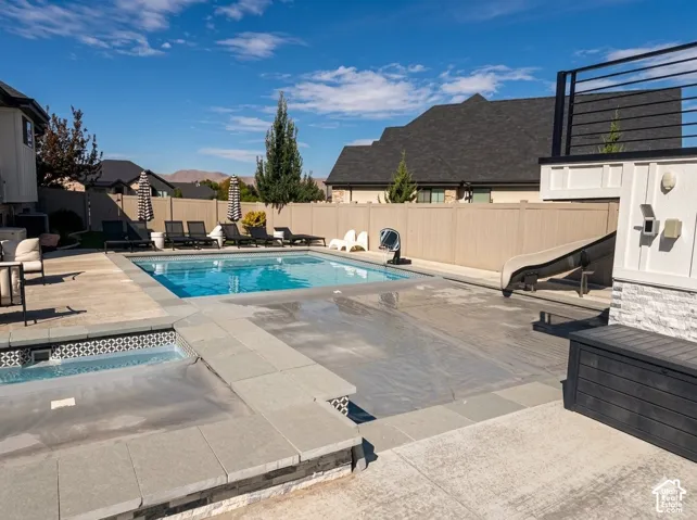 High-end powered cover for pool and jacuzzi tub