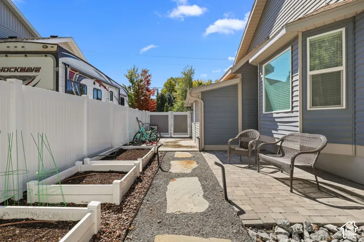 Paved patio with decorative rock detailing