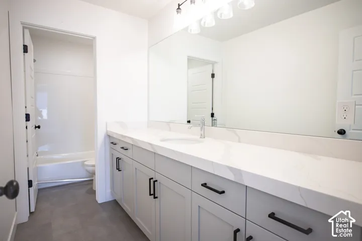 Full bath on second floor