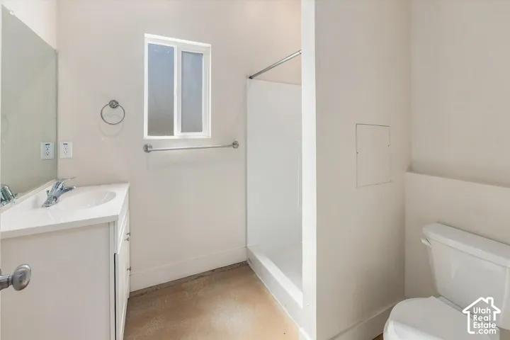 Detached garage, 3/4 bathroom