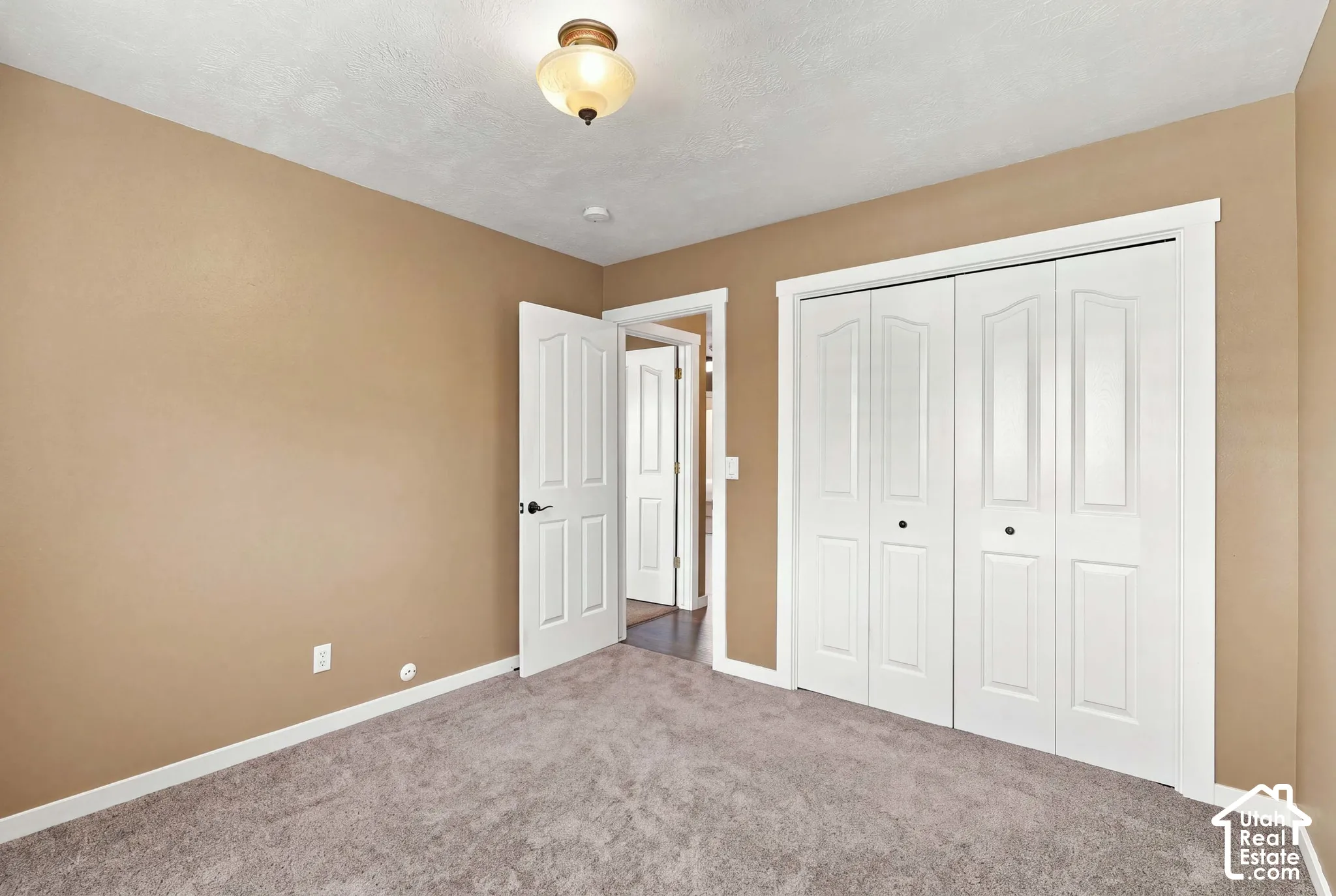 Neutral tone wall finishes