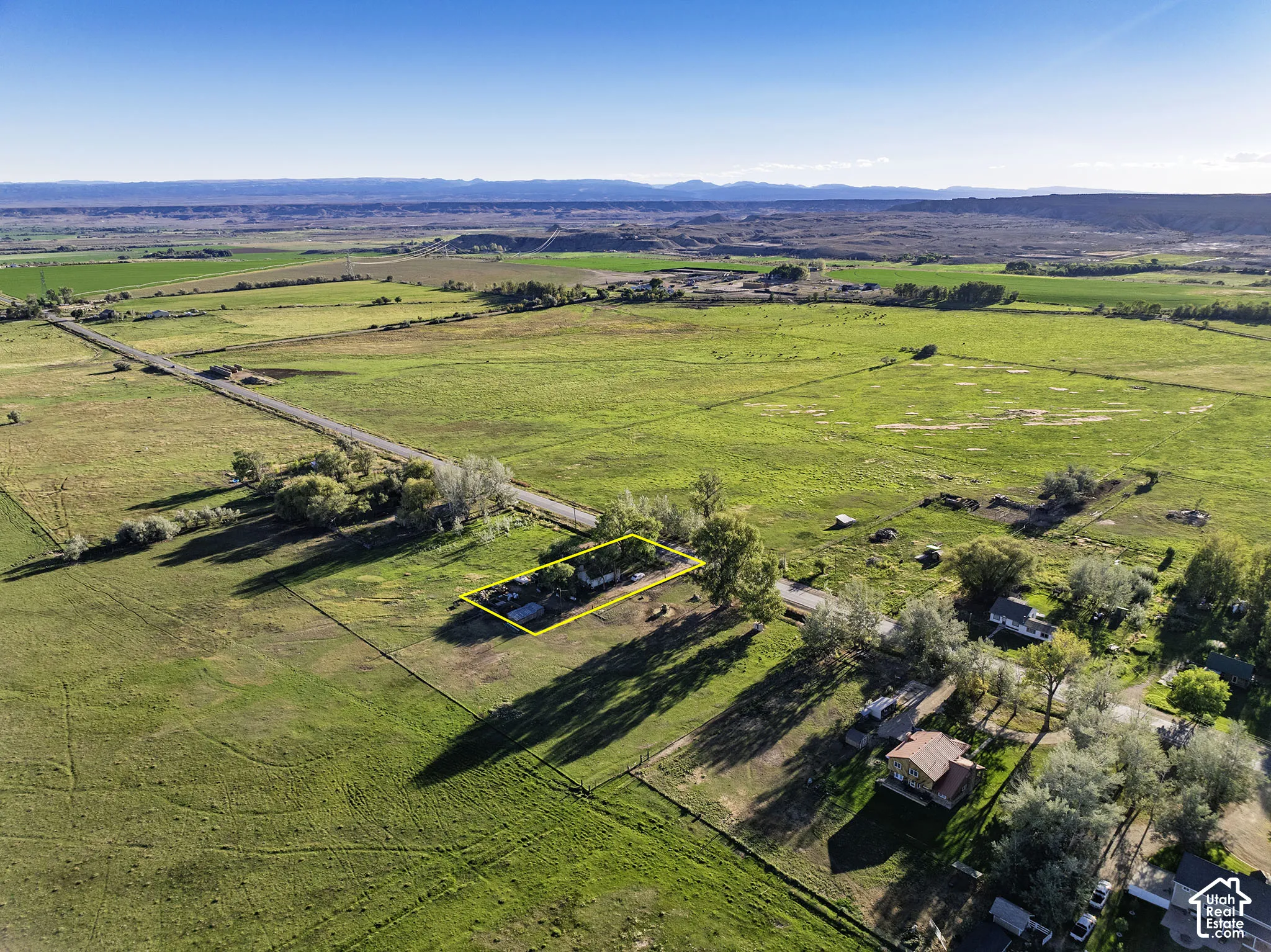 Expansive lot featuring a single-story residence and mature trees