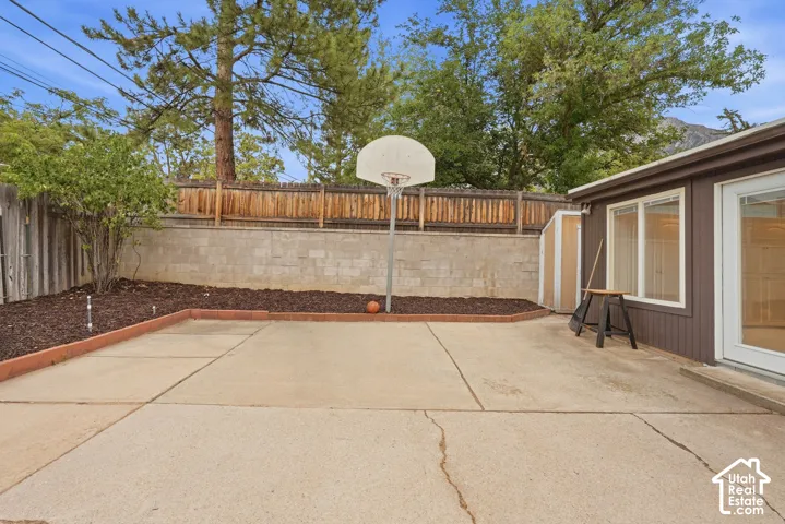 2981 E La Joya Dr, Holladay, Utah 84124