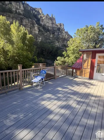 Expansive deck with composite decking and wood railing