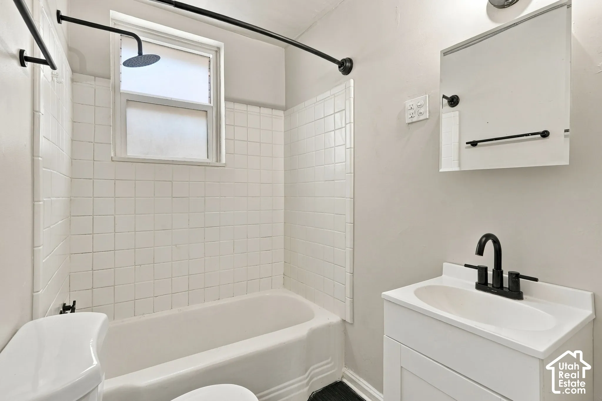 Unit 5 Bathroom