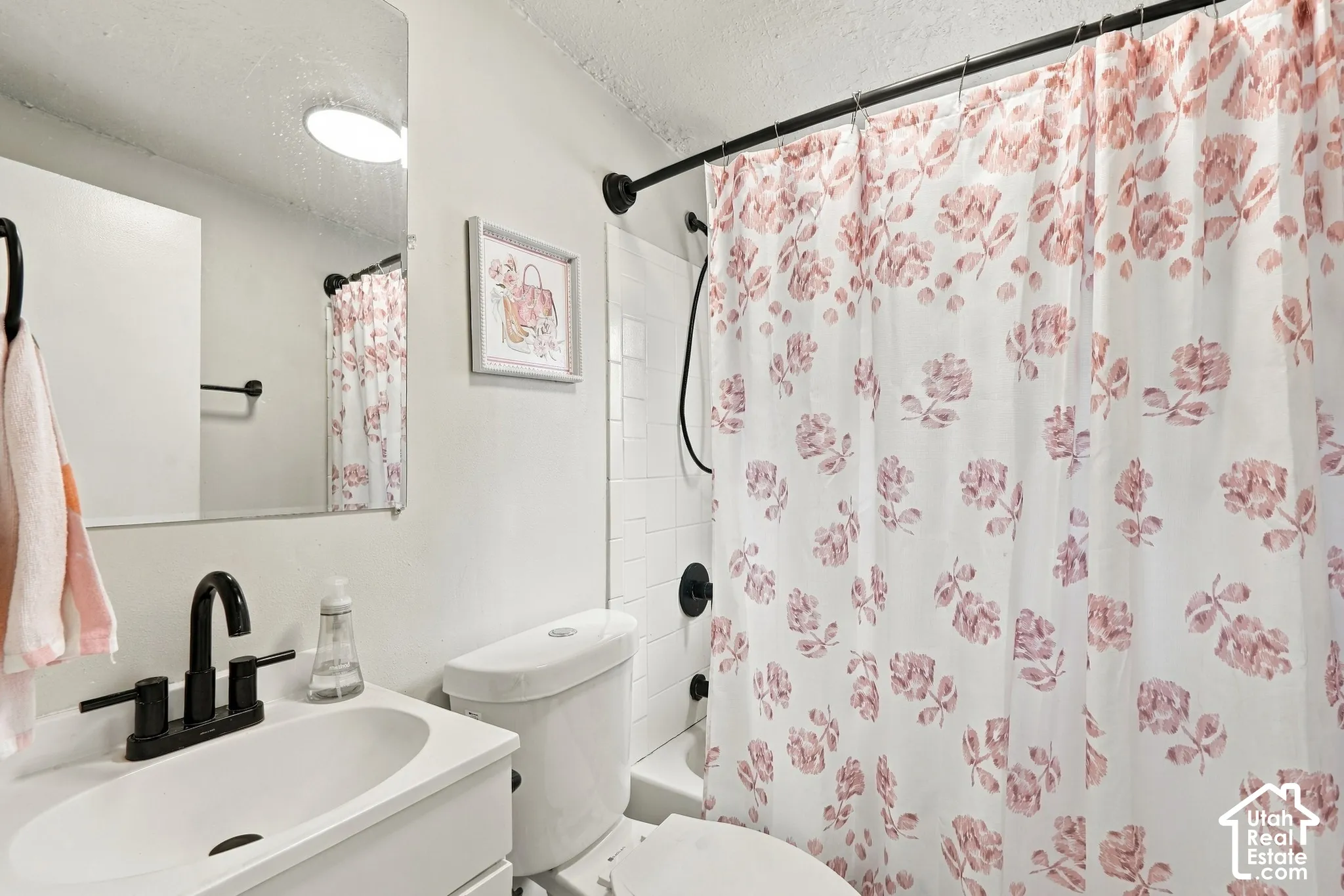 Single Family Home - Full Bathroom