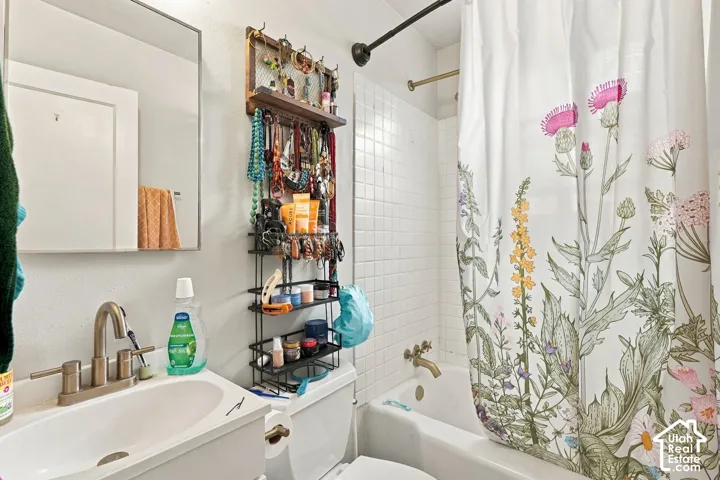 Unit 4 Bathroom