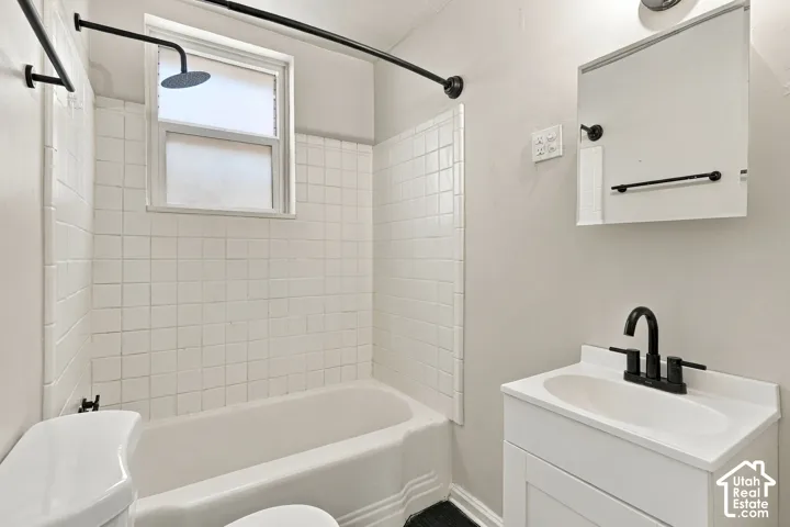 Unit 5 Bathroom