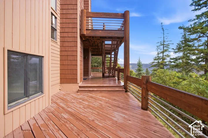 Expansive wood-finish deck with cable railings