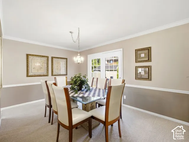 4685 Dining room