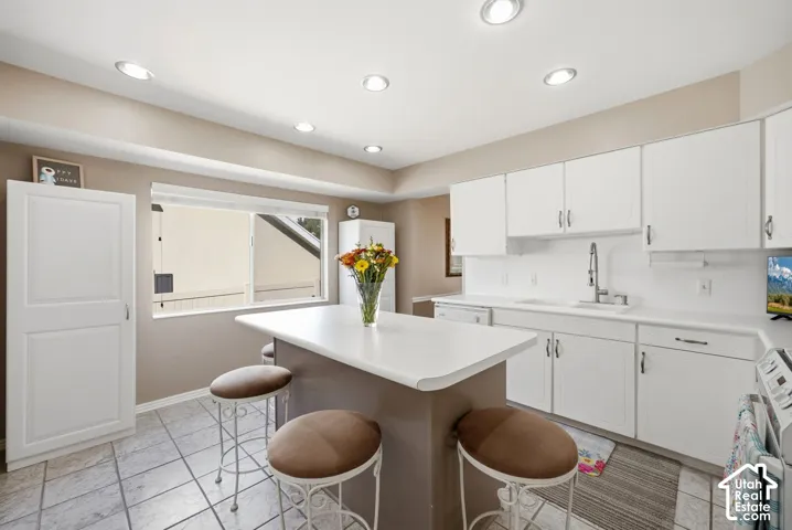 4685 Kitchen.  Island with bar dining