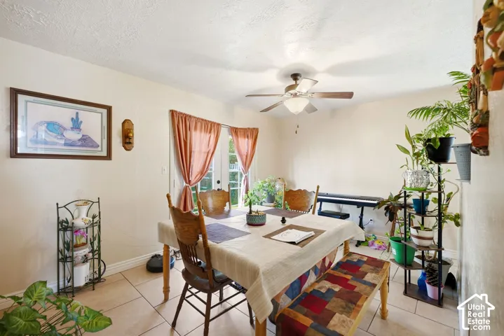4687 Dining room