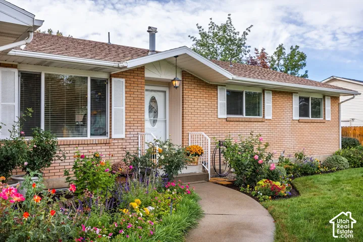 1556 E Petunia Way, Sandy, Utah 84092