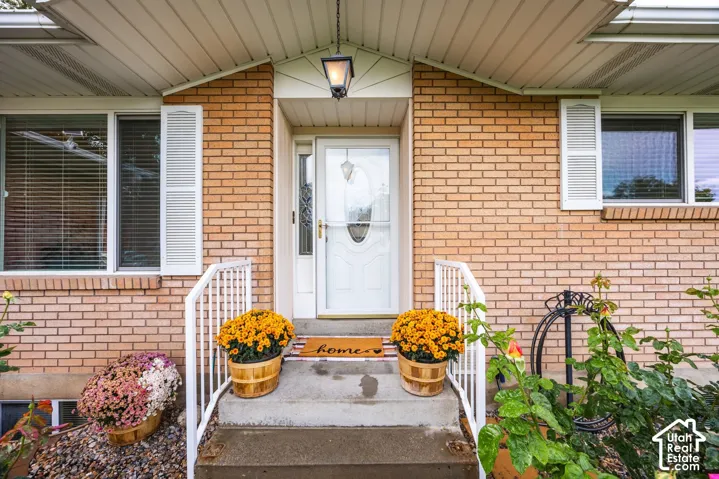 1556 E Petunia Way, Sandy, Utah 84092