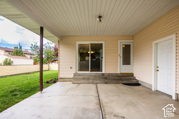 1556 E Petunia Way, Sandy, Utah 84092