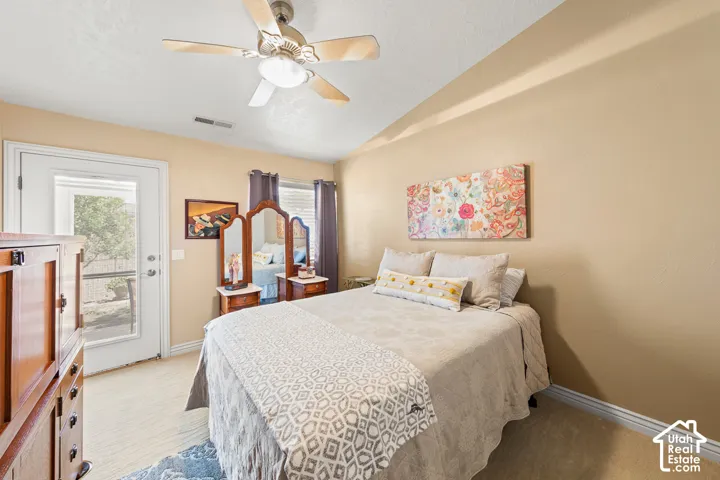 Vaulted ceiling with a ceiling fan light fixture