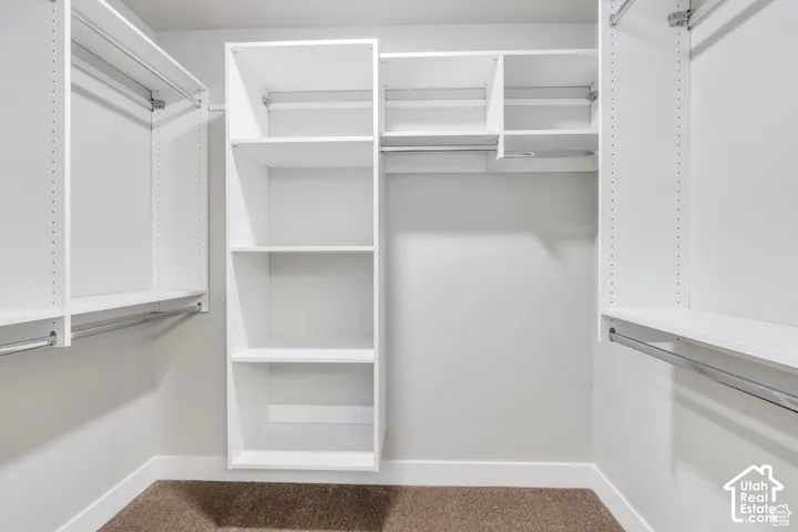 Customizable white shelving system with integrated hanging rods