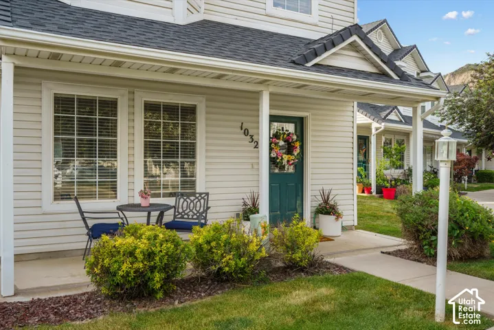 Siding exterior with multiple double-hung windows