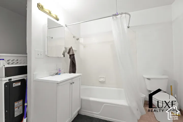 Unit #1 Bathroom