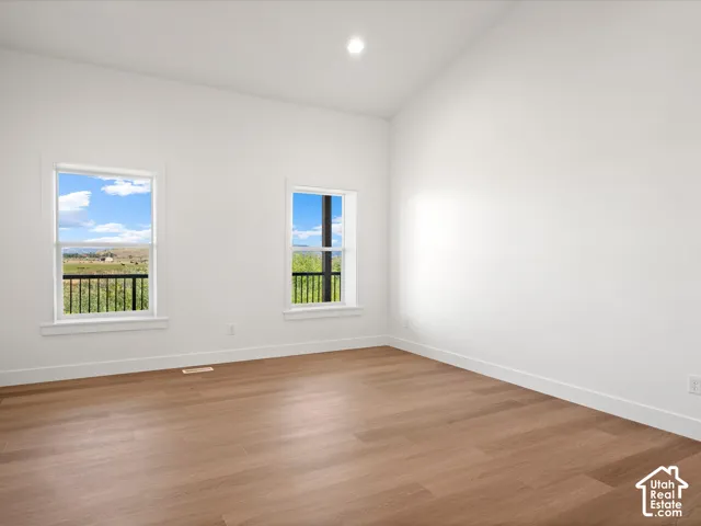 Vaulted ceiling with recessed lighting