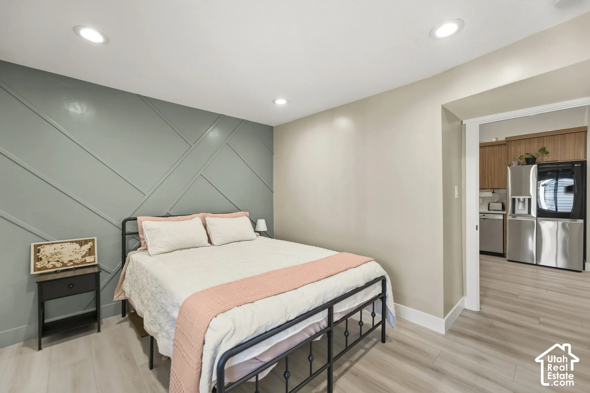 Accent wall with geometric trim