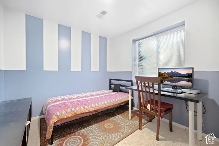 Recessed window with horizontal blinds