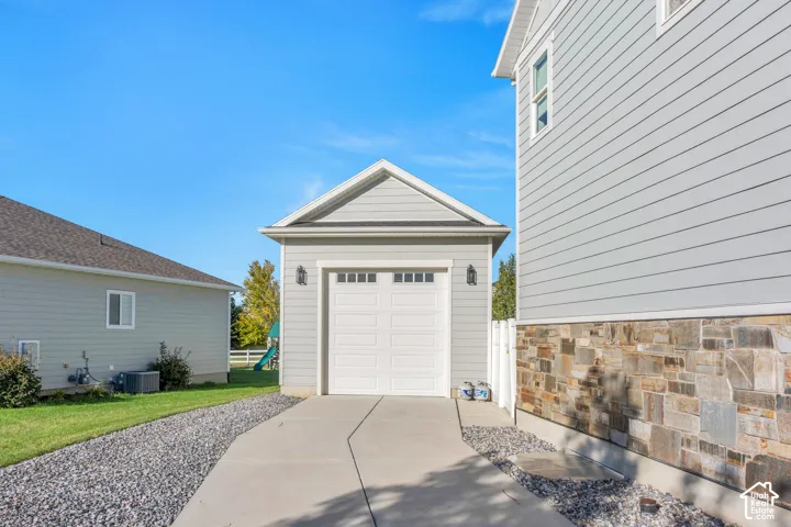 Bonus outbuilding