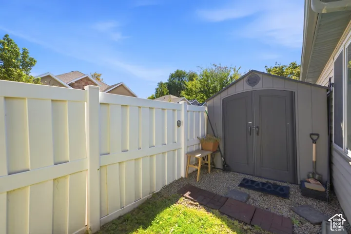1112 W Autumn Leaf Ln, Taylorsville, Utah 84123