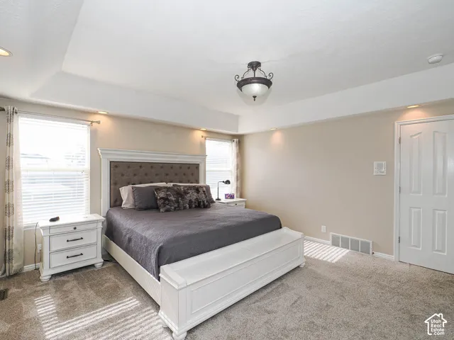 Tray ceiling with recessed lighting