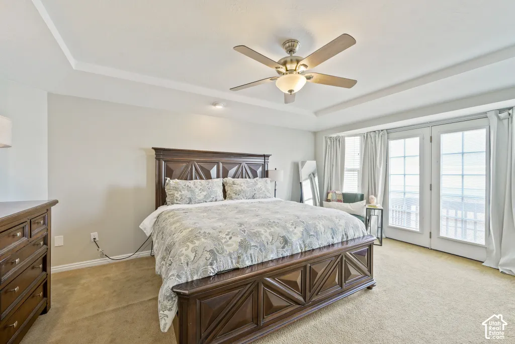 Tray ceiling with recessed lighting