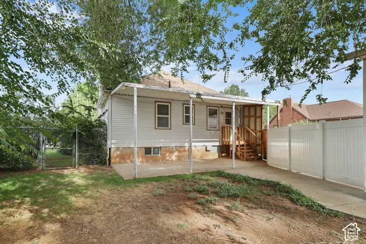 Attached covered patio with concrete slab