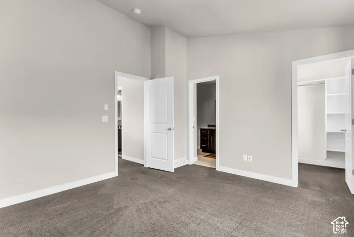 Primary suite with walk-in closet