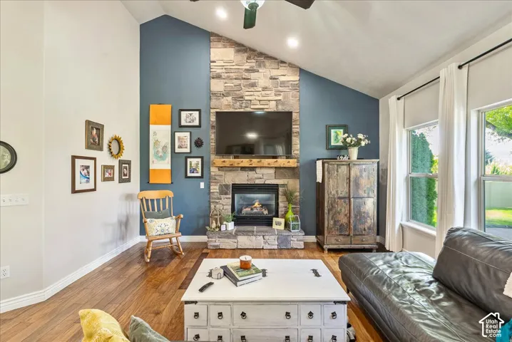 Vaulted ceiling with a ceiling fan