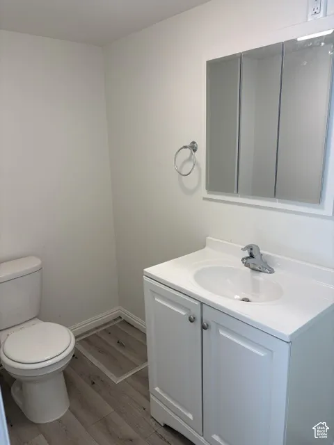 White vanity with an integrated sink, chrome faucet, and coordinating hardware