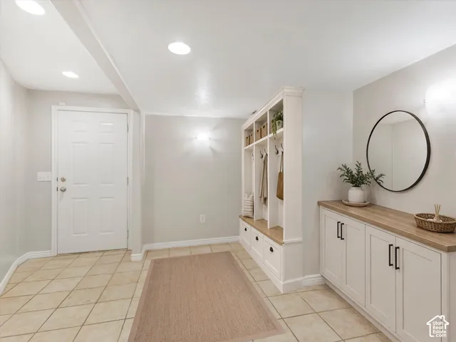 Digital virtual staging