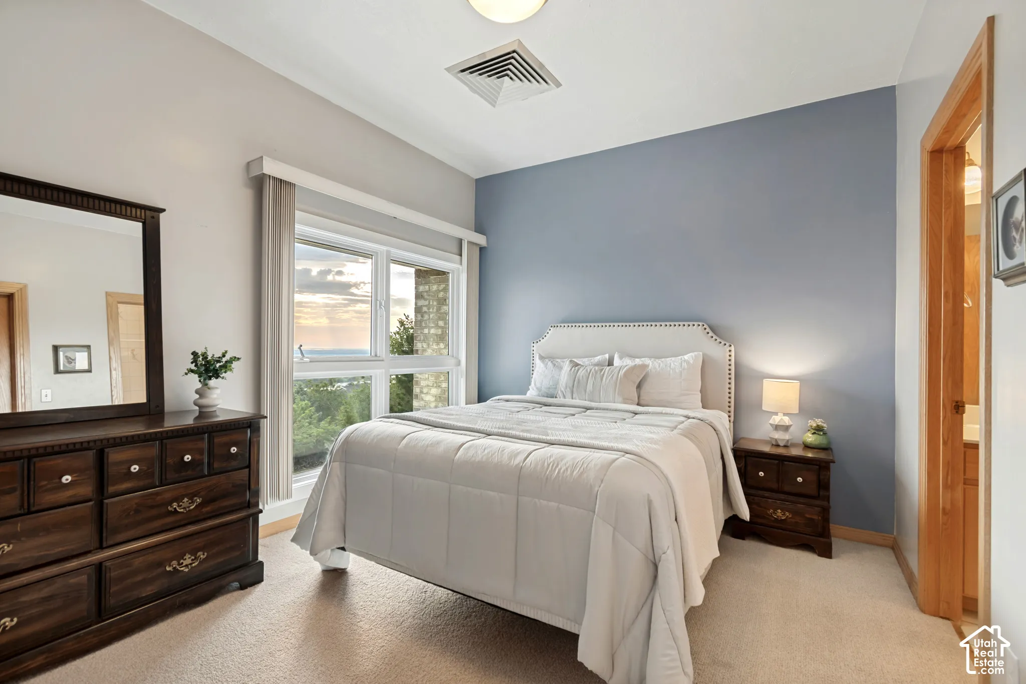 Secondary bedroom with valley views