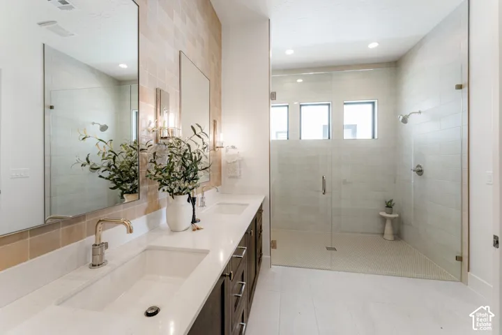 Dual vanity with integrated sinks and brass-finish faucets