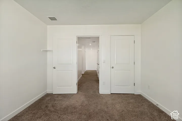 Wall-to-wall carpeting with light neutral walls