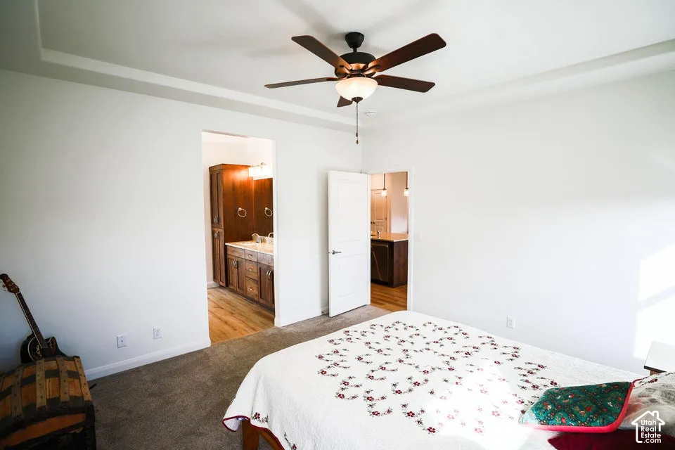 Tray ceiling with a ceiling fan