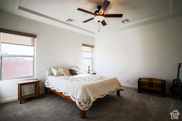 Tray ceiling with recessed lighting