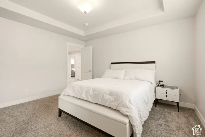 Tray ceiling with recessed lighting