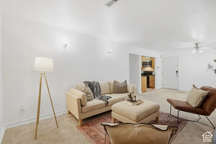 Neutral wall paint and ceiling with recessed lighting