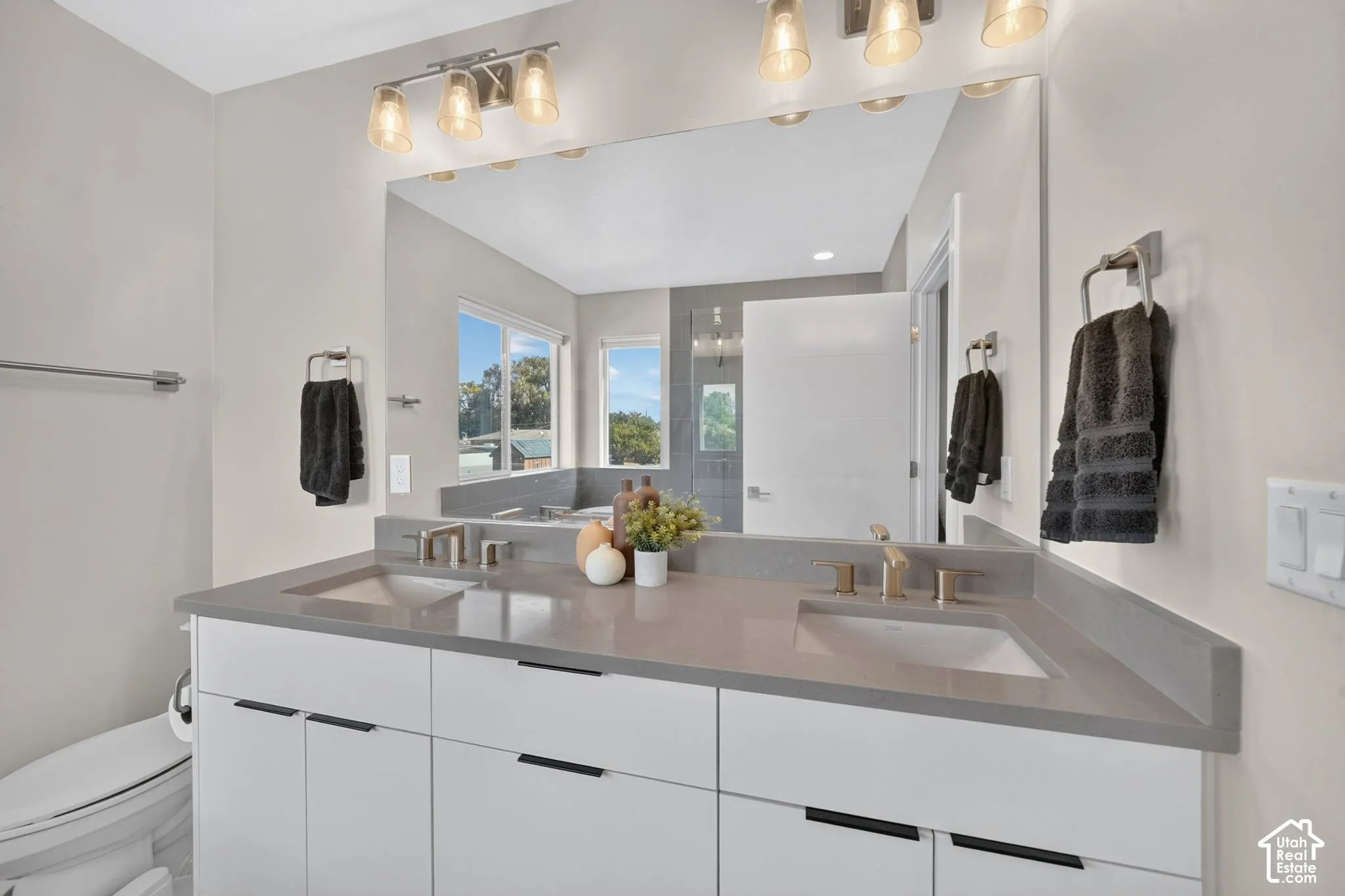 Dual vanity with integrated sinks, and under-cabinet storage